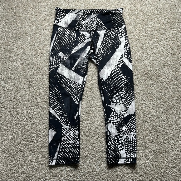 Lululemon Wunder Under Crop III *Full-On Luon - Picture 1 of 7
